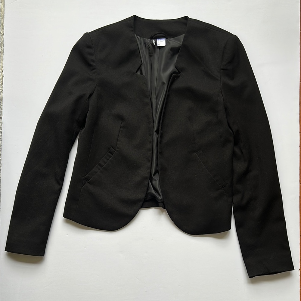 Black Tailored Cropped Blazer with Collarless Design
